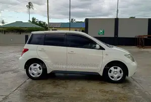 Toyota IST 2004 White