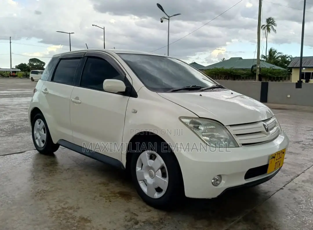 Toyota IST 2004 White