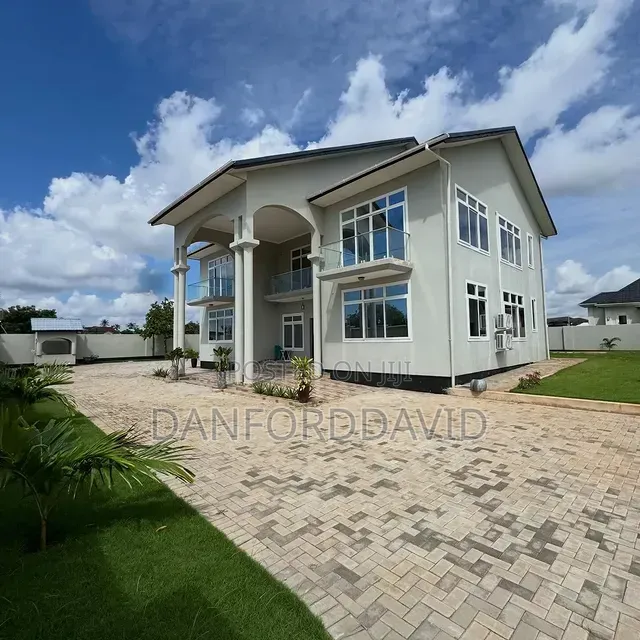 5bdrm House in Kahwa Real Estate, Kunduchi for rent