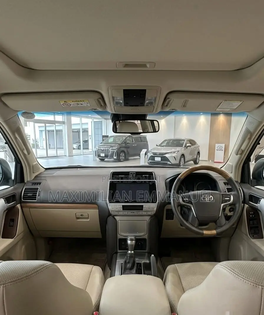 Toyota Land Cruiser Prado 2019 White