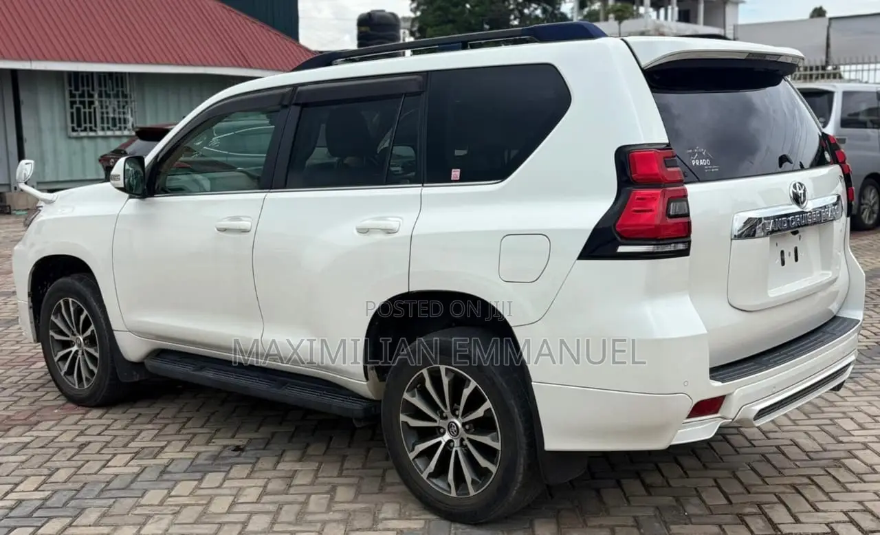 Toyota Land Cruiser Prado 2019 White