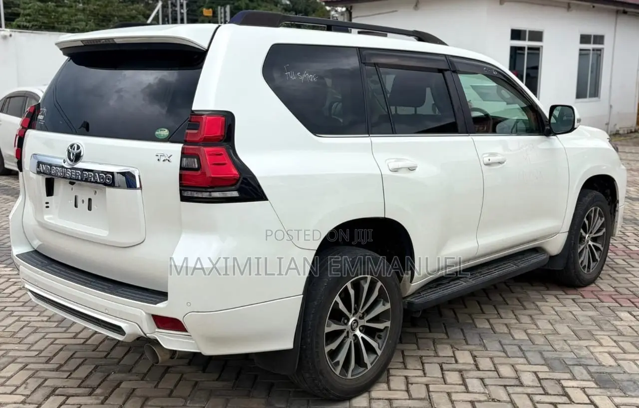 Toyota Land Cruiser Prado 2019 White