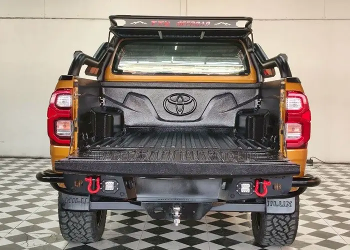 Toyota Hilux 2020 Orange