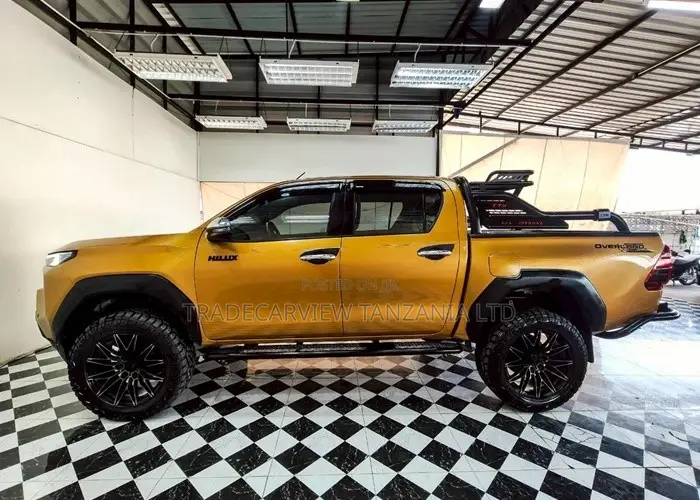 Toyota Hilux 2020 Orange