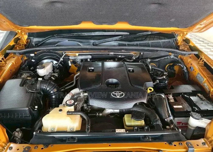 Toyota Hilux 2020 Orange