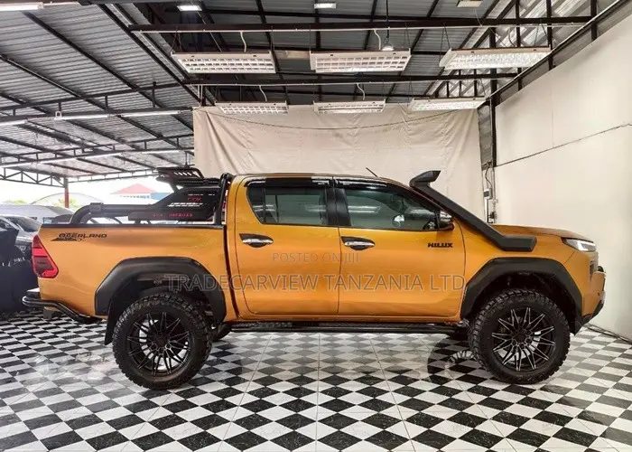 Toyota Hilux 2020 Orange