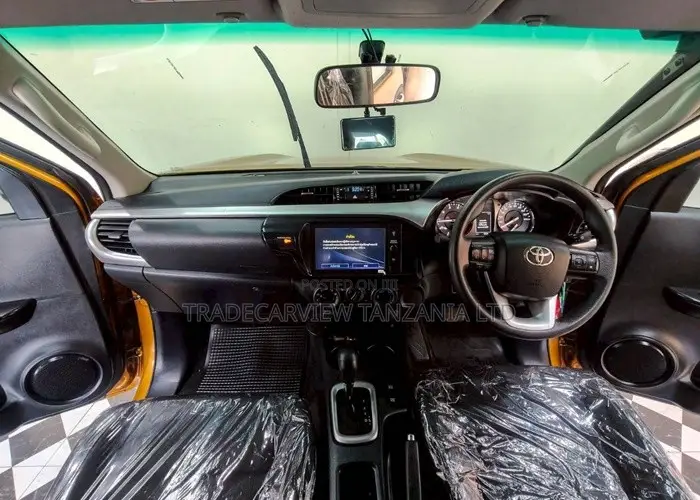 Toyota Hilux 2020 Orange