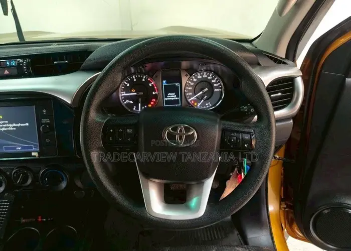 Toyota Hilux 2020 Orange