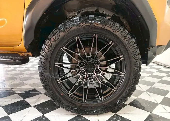 Toyota Hilux 2020 Orange