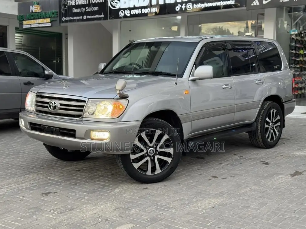 Toyota Land Cruiser 2005 Gray