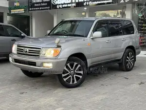 Toyota Land Cruiser 2005 Gray