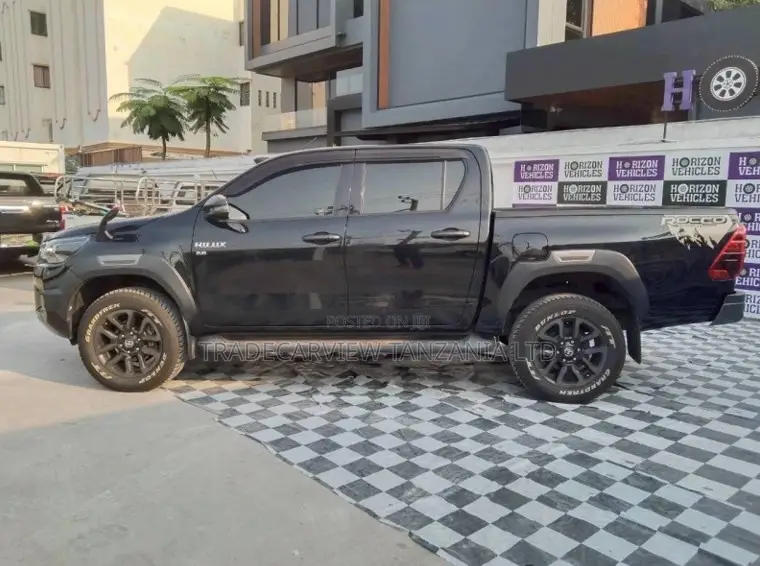 Toyota Hilux 2022 Black