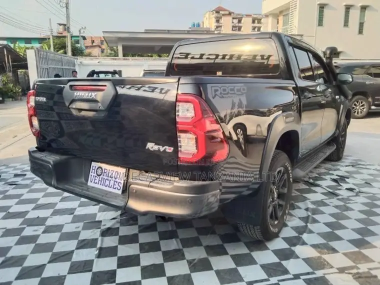 Toyota Hilux 2022 Black