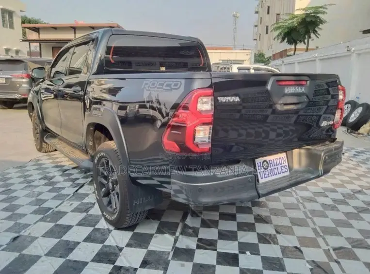 Toyota Hilux 2022 Black