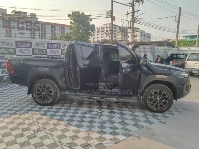 Toyota Hilux 2022 Black