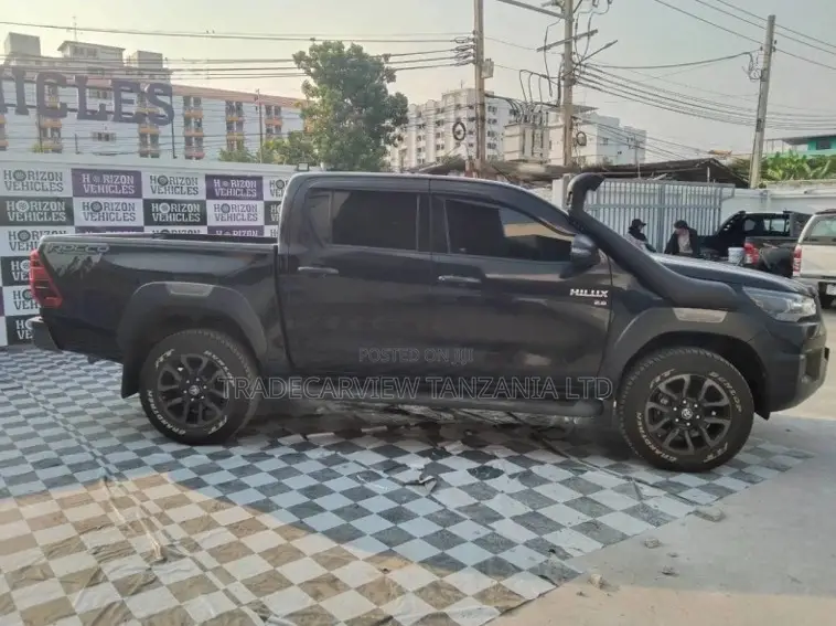 Toyota Hilux 2022 Black