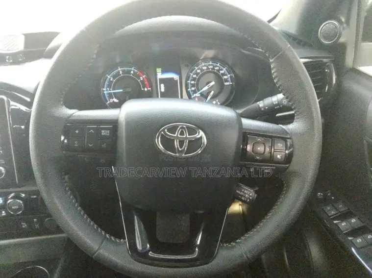 Toyota Hilux 2022 Black