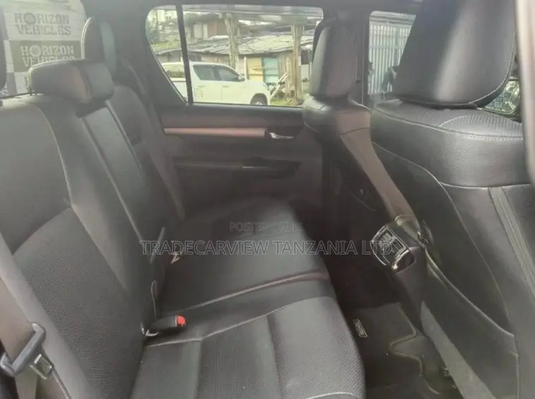 Toyota Hilux 2022 Black