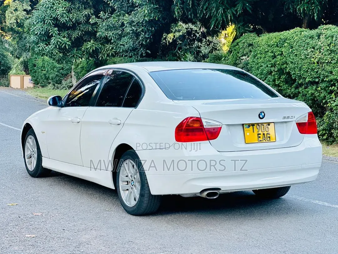 BMW 3 Series 2011 White