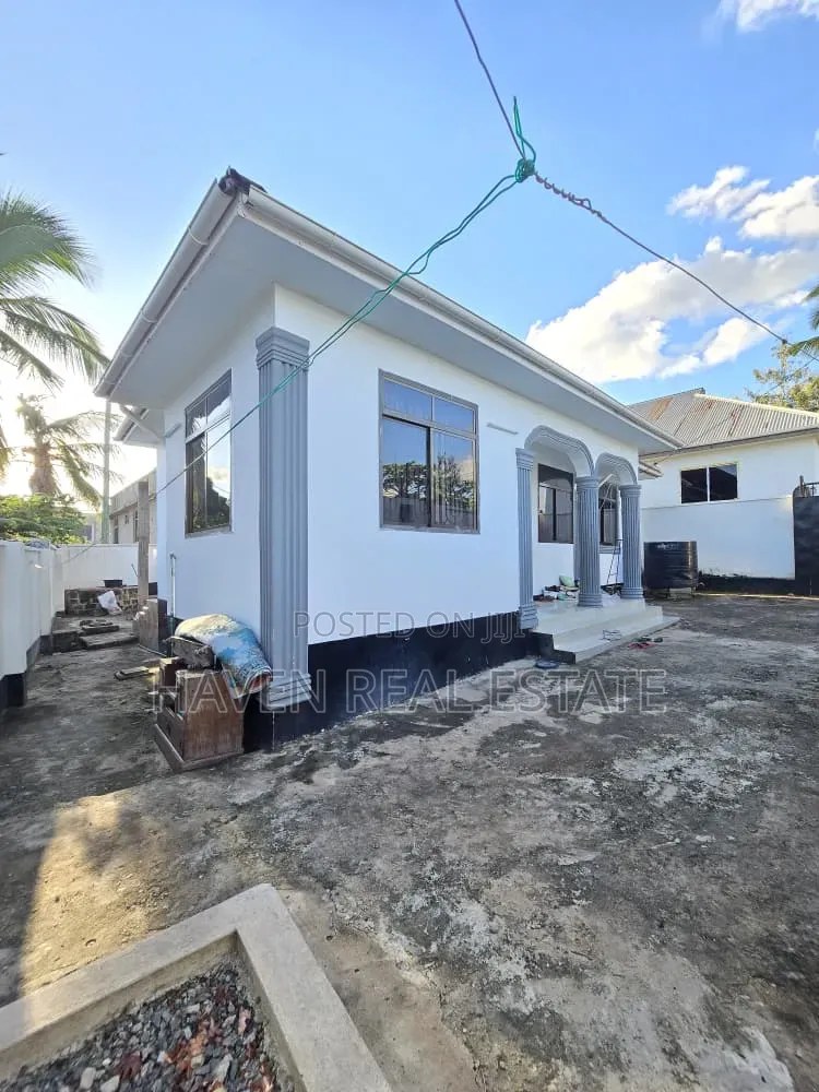 3bdrm House in Goba for sale