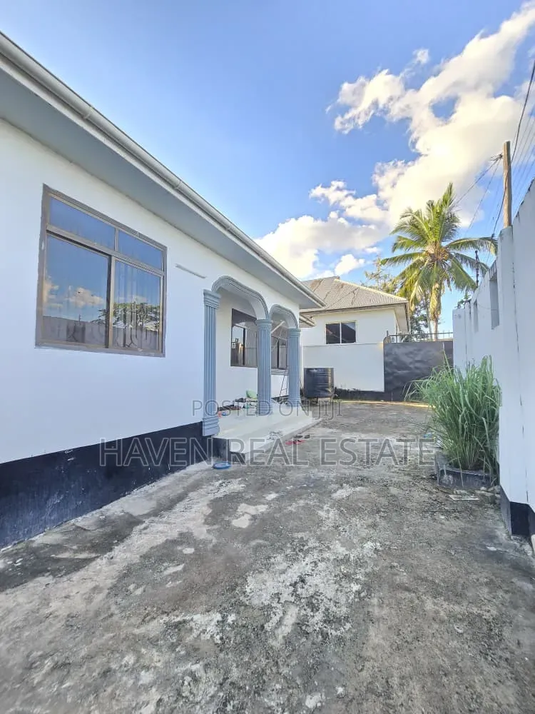 3bdrm House in Goba for sale