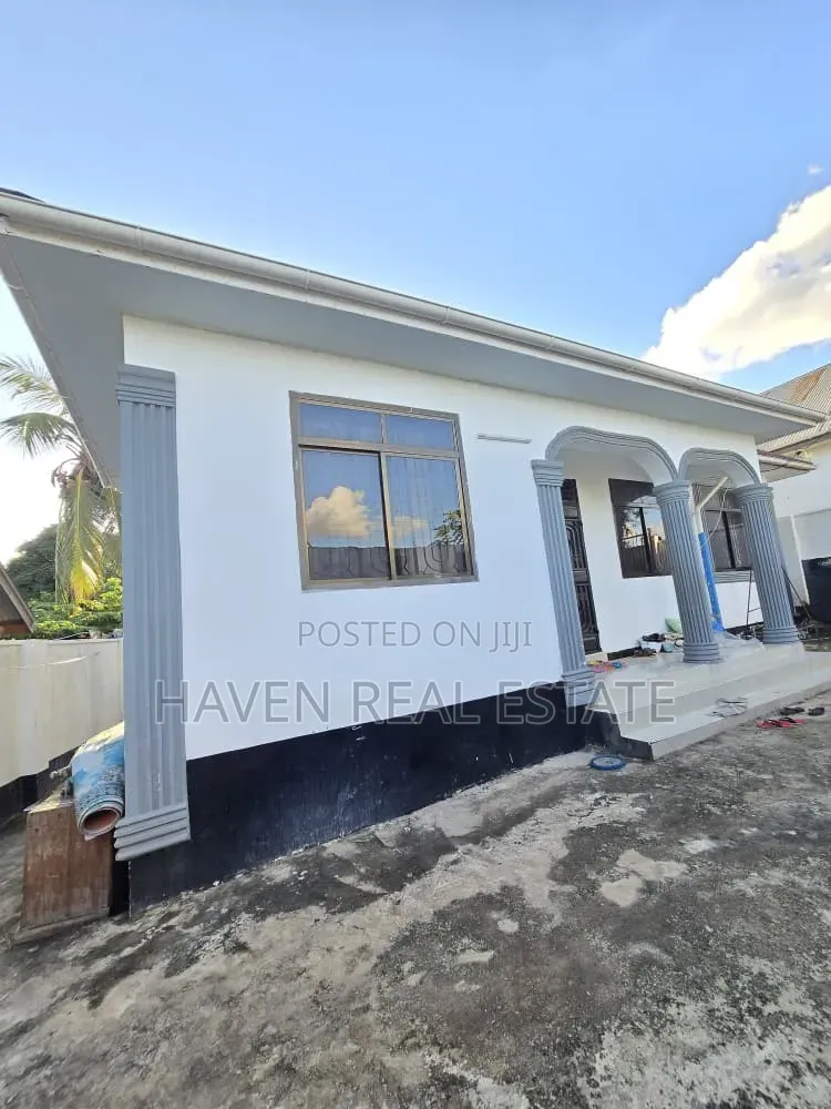 3bdrm House in Goba for sale