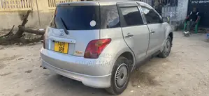Toyota IST 2004 Silver