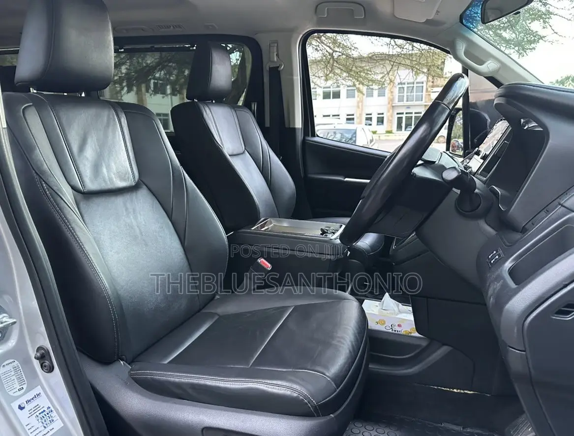 Toyota Quantum 2020 Silver