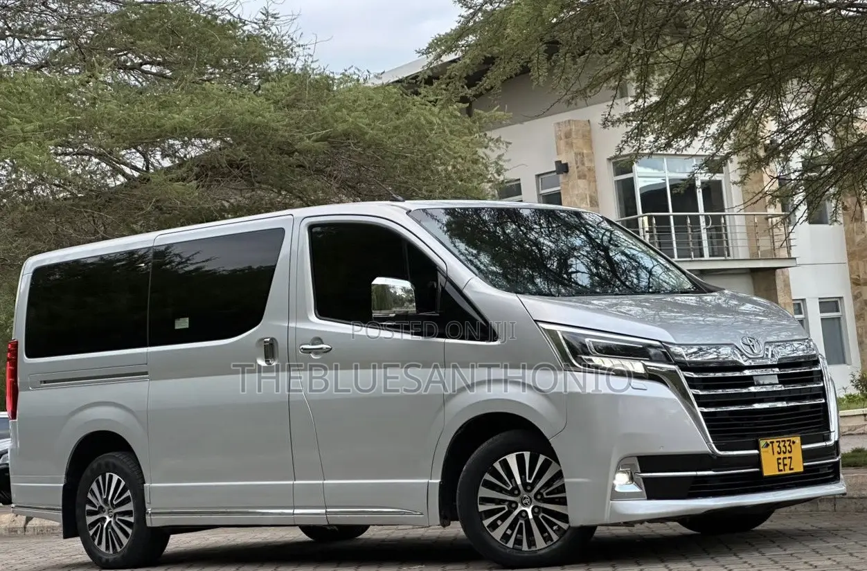 Toyota Quantum 2020 Silver