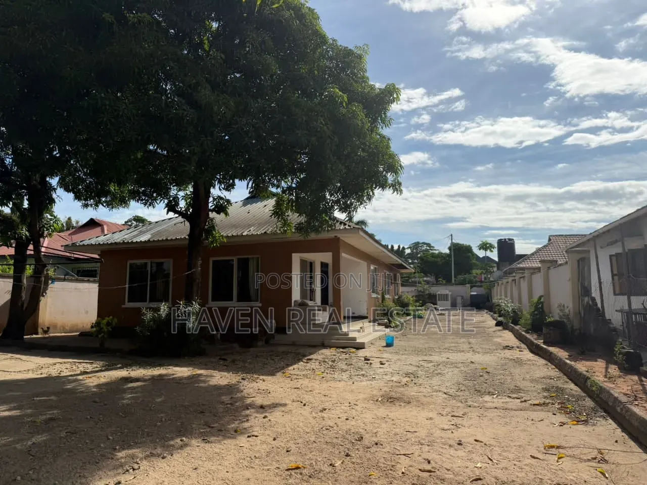 6bdrm House in Mikocheni for rent
