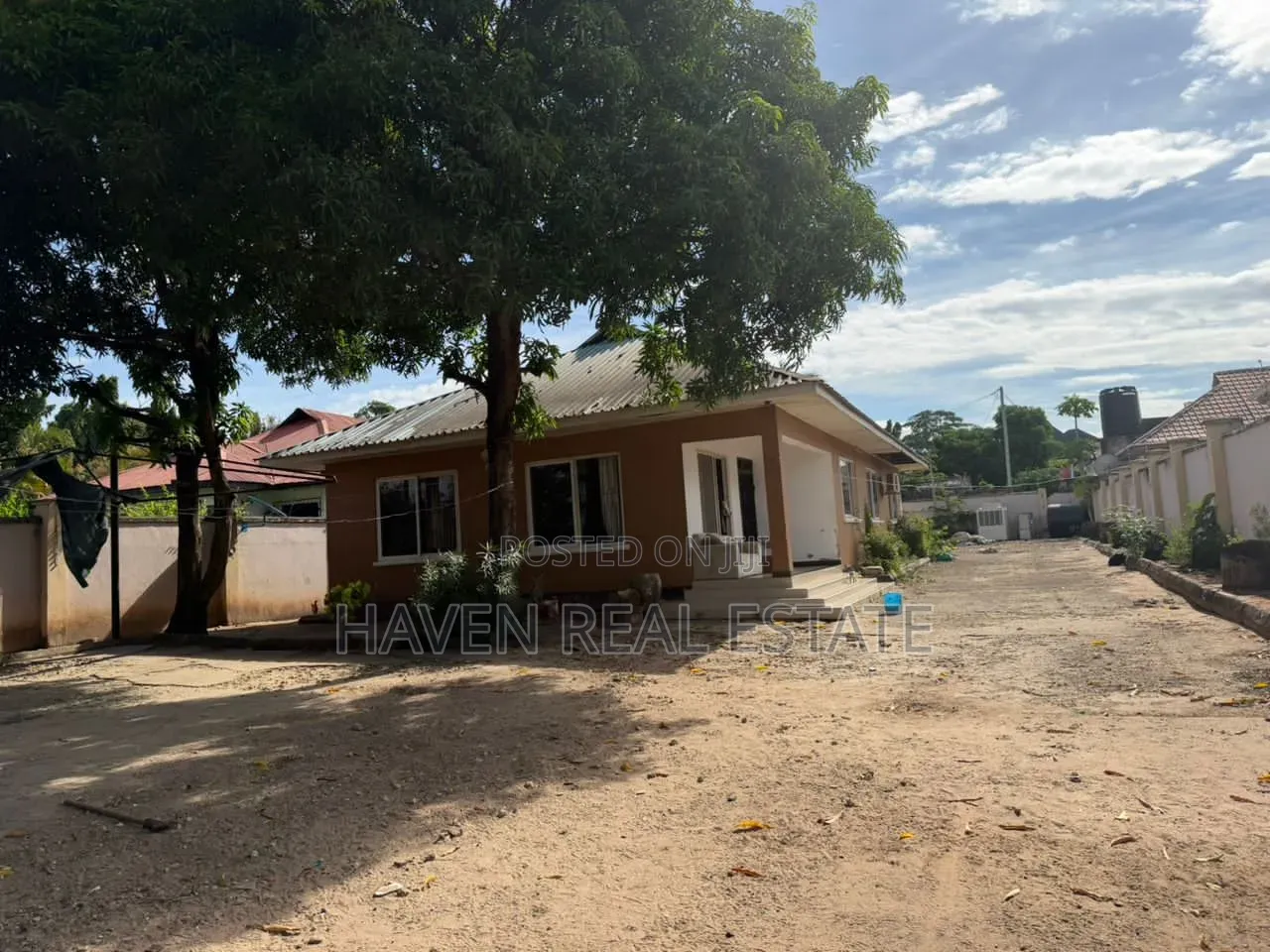 6bdrm House in Mikocheni for rent