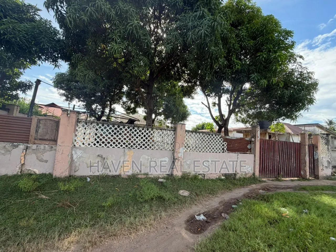 6bdrm House in Mikocheni for rent