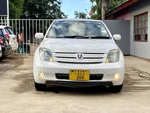 Toyota IST 2004 White