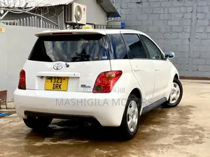 Toyota IST 2004 White