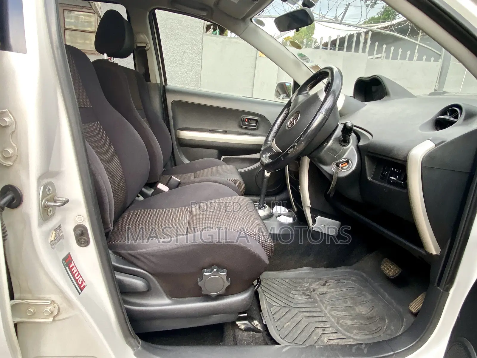 Toyota IST 2004 White