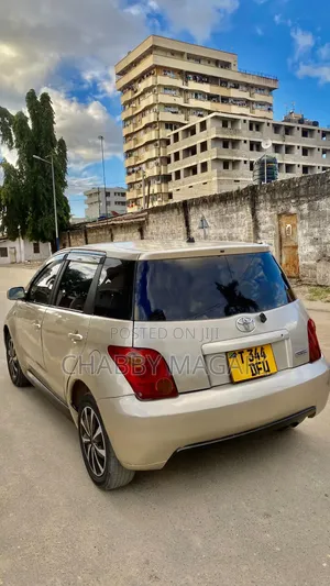 Toyota IST 2004 Gold