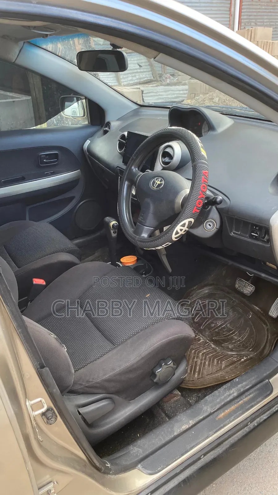 Toyota IST 2004 Gold