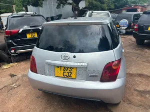 Toyota IST 2004 Silver