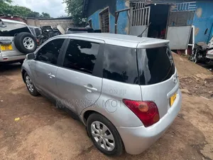 Toyota IST 2004 Silver