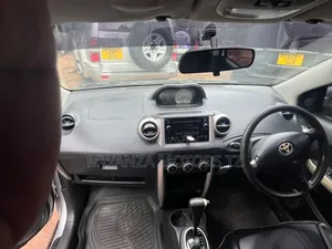 Toyota IST 2004 Silver