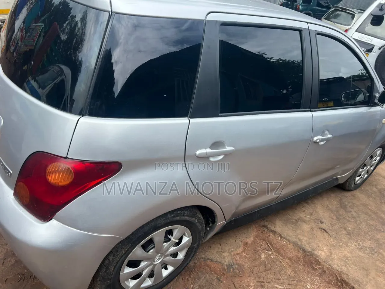 Toyota IST 2004 Silver