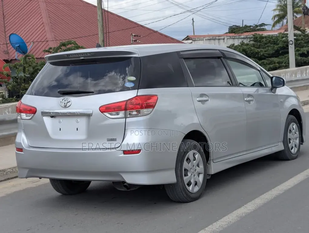 Toyota Wish 2011 Silver