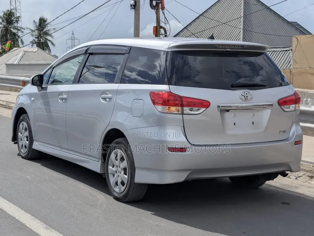 Toyota Wish 2011 Silver