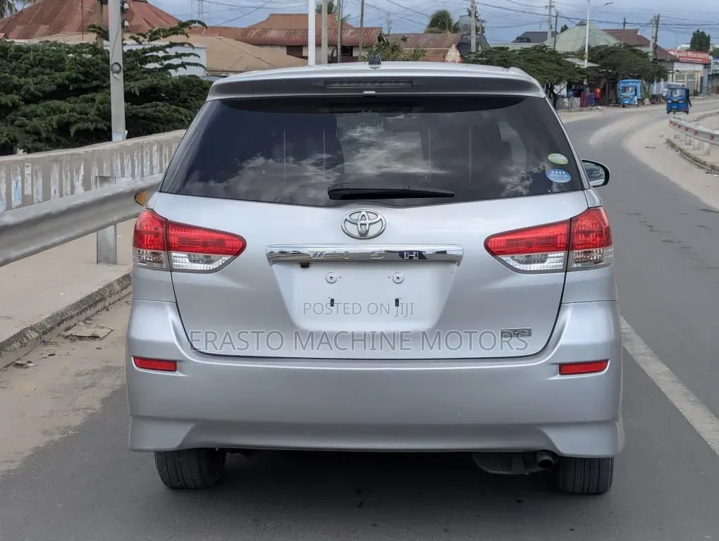 Toyota Wish 2011 Silver