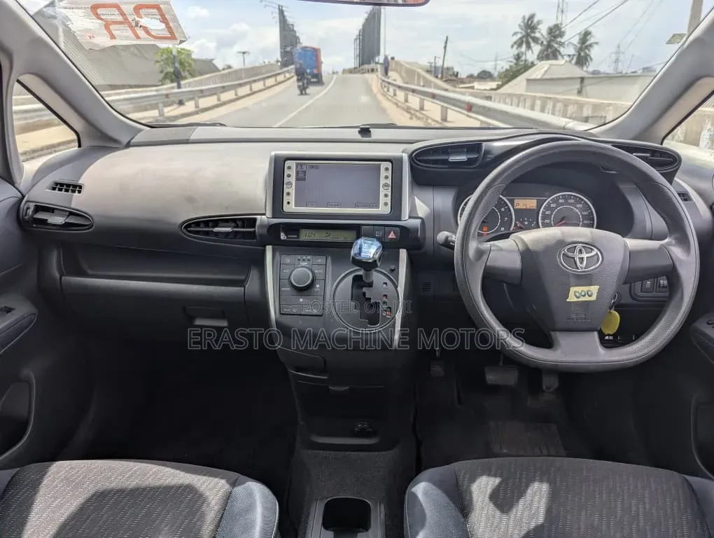 Toyota Wish 2011 Silver