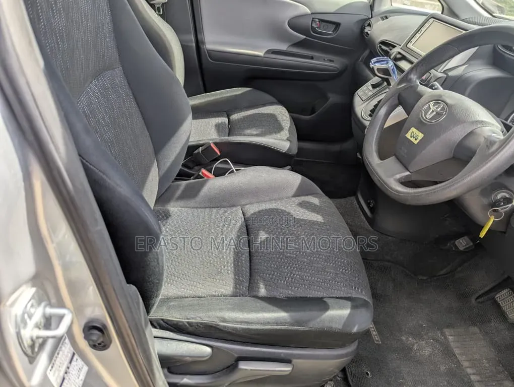 Toyota Wish 2011 Silver