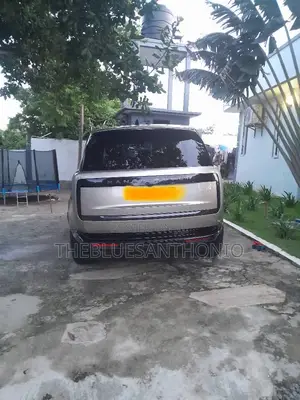 Land Rover Range Rover Vogue 2024 Gold