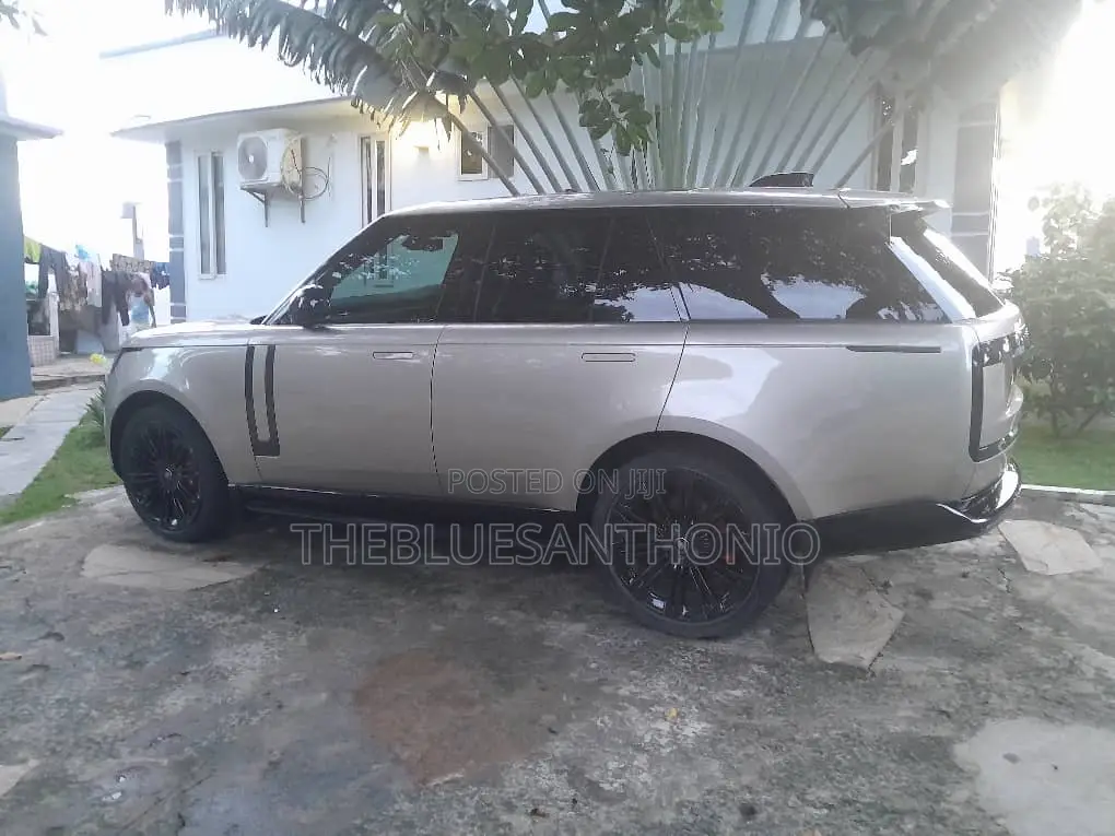 Land Rover Range Rover Vogue 2024 Gold