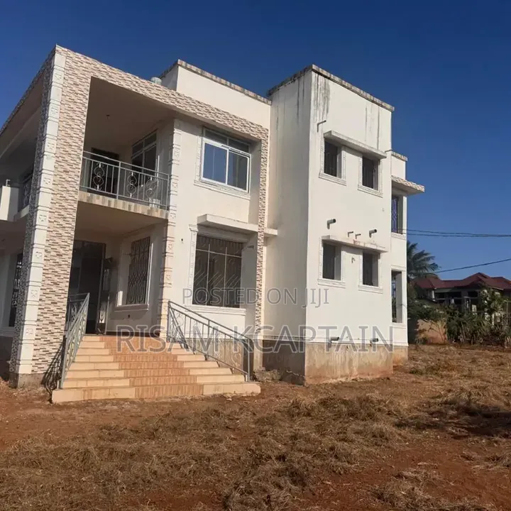 5bdrm House in Dalali Makini, Bunju for sale