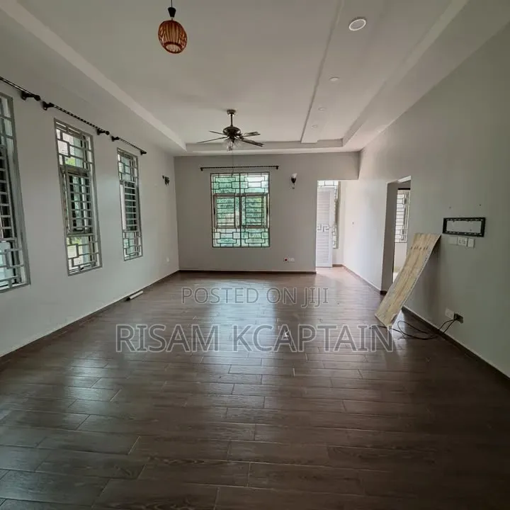 5bdrm House in Dalali Makini, Bunju for sale